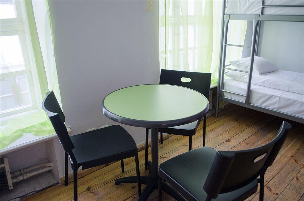 Red Nose Hostel With Self-Check In Riga Esterno foto