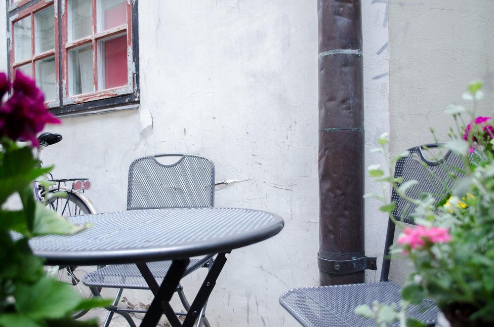 Red Nose Hostel With Self-Check In Riga Esterno foto