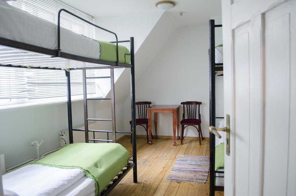Red Nose Hostel With Self-Check In Riga Esterno foto