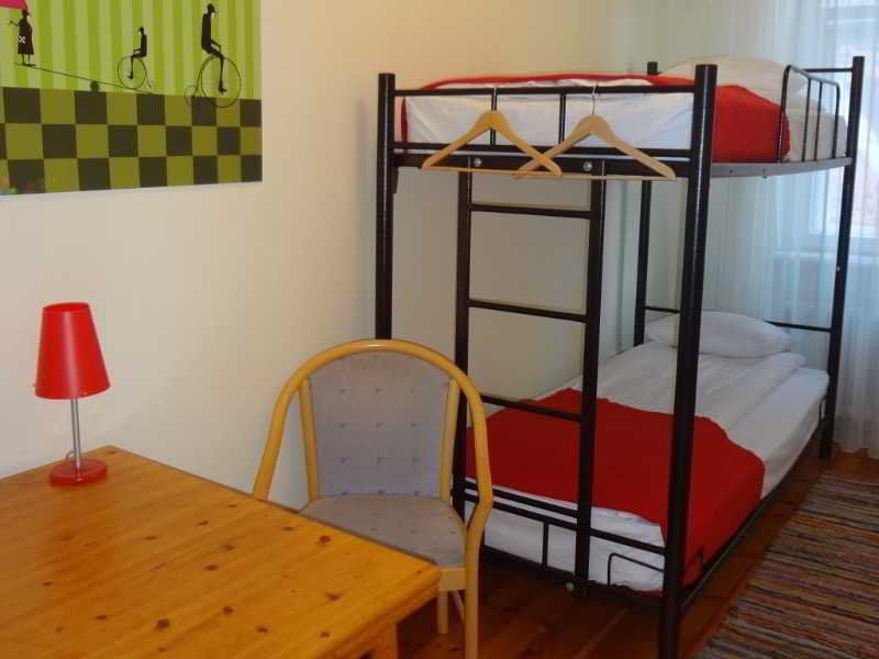 Red Nose Hostel With Self-Check In Riga Esterno foto