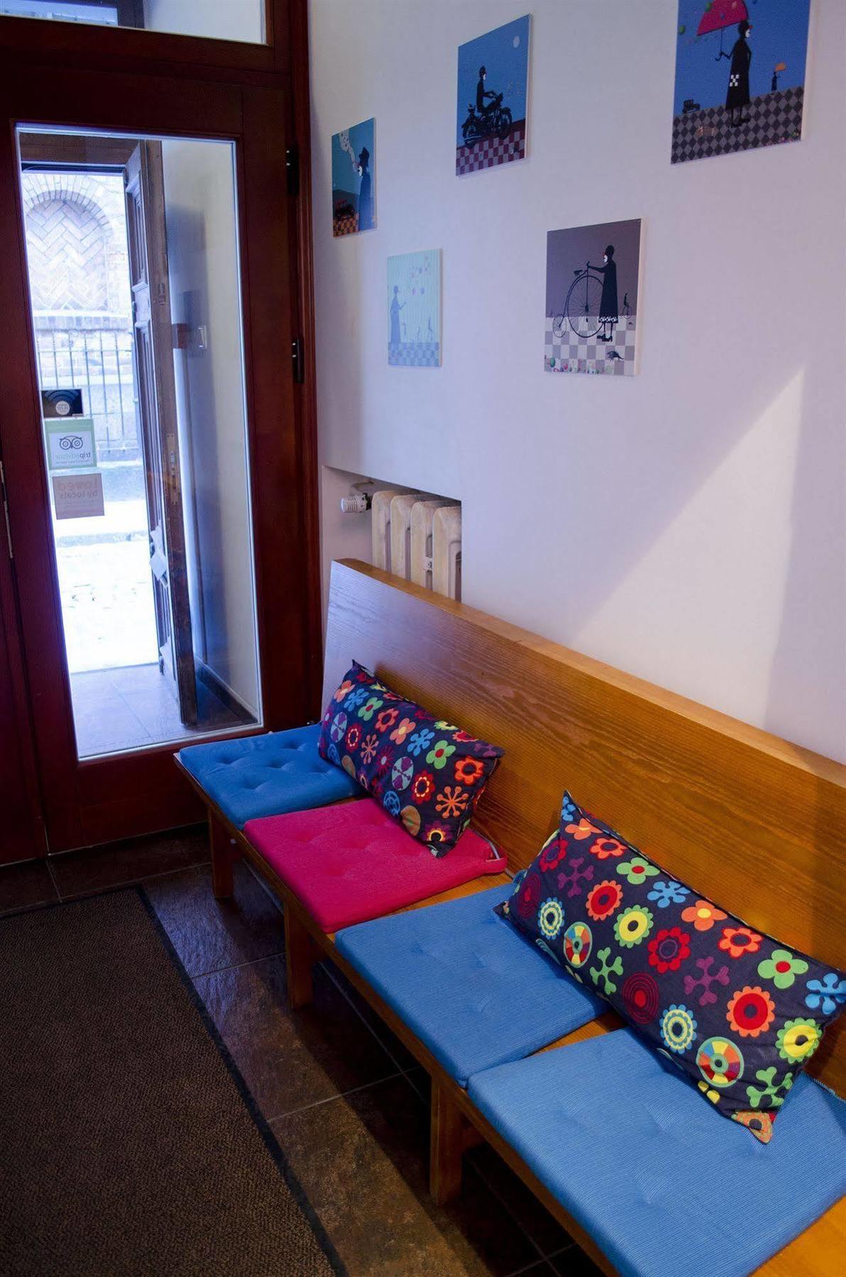 Red Nose Hostel With Self-Check In Riga Esterno foto