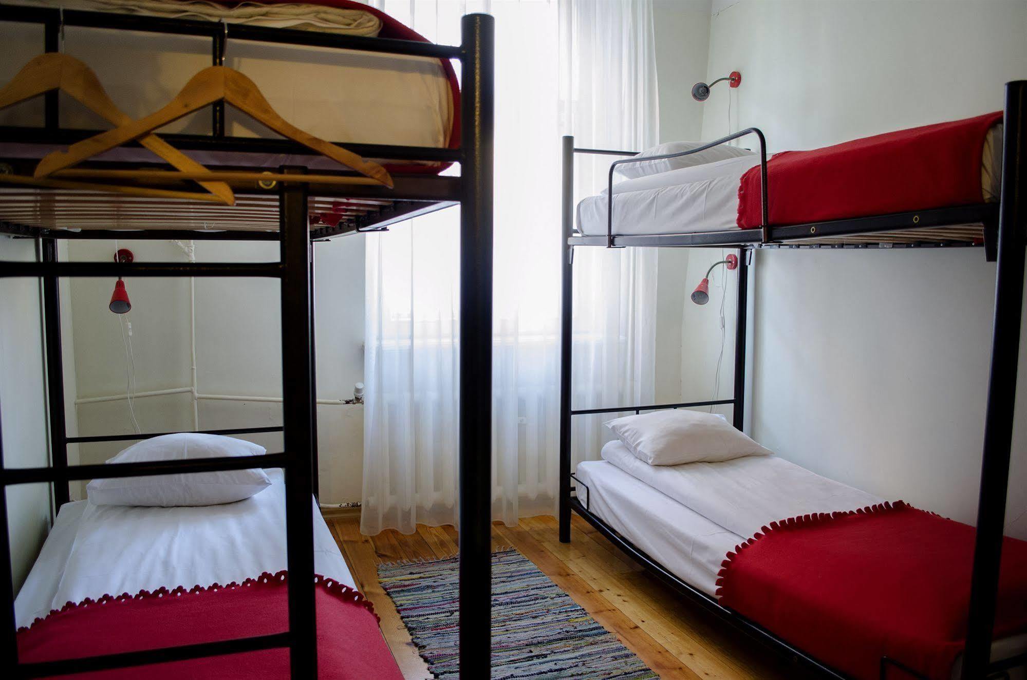Red Nose Hostel With Self-Check In Riga Esterno foto
