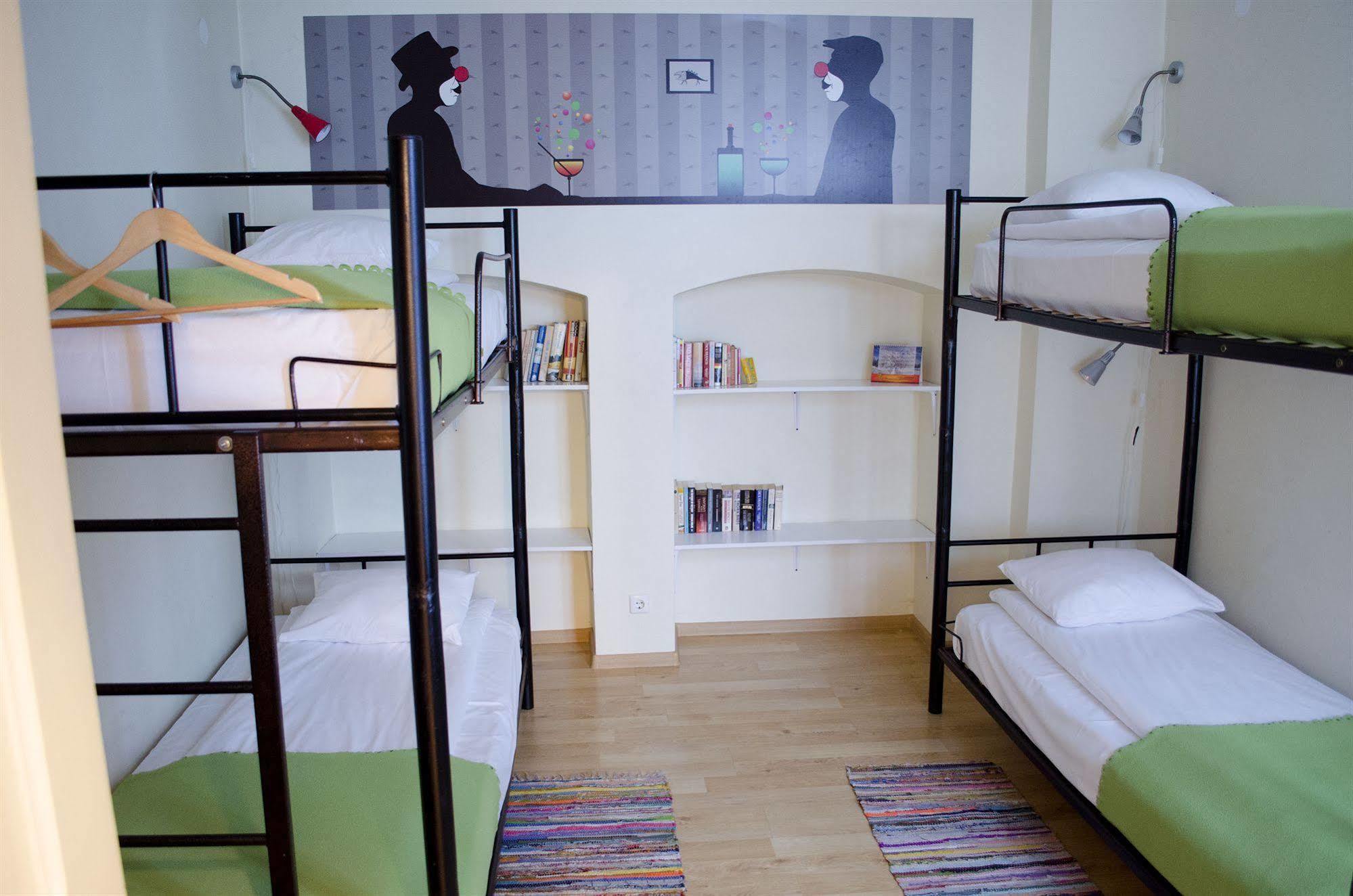 Red Nose Hostel With Self-Check In Riga Esterno foto