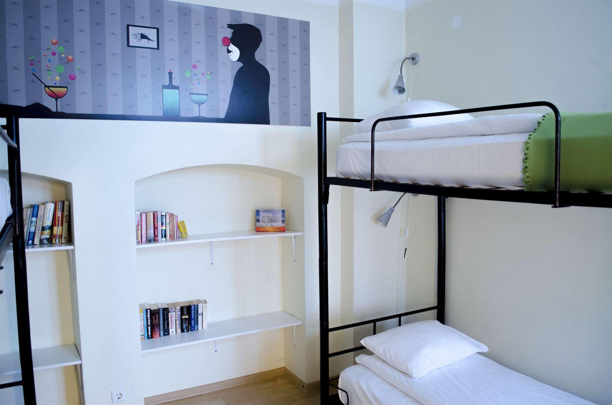 Red Nose Hostel With Self-Check In Riga Esterno foto