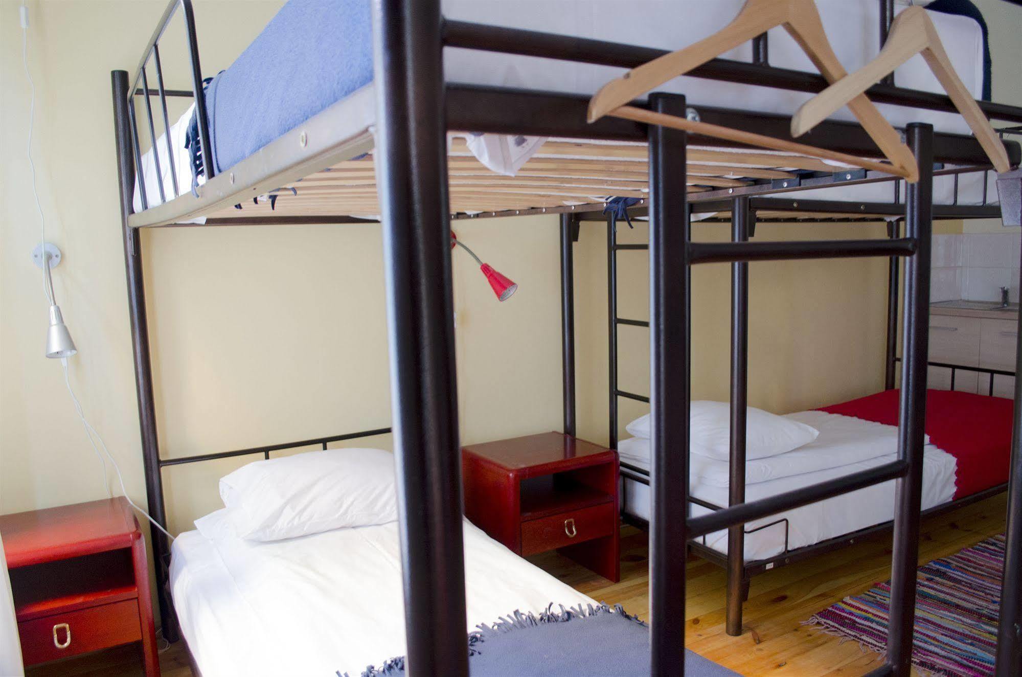 Red Nose Hostel With Self-Check In Riga Esterno foto