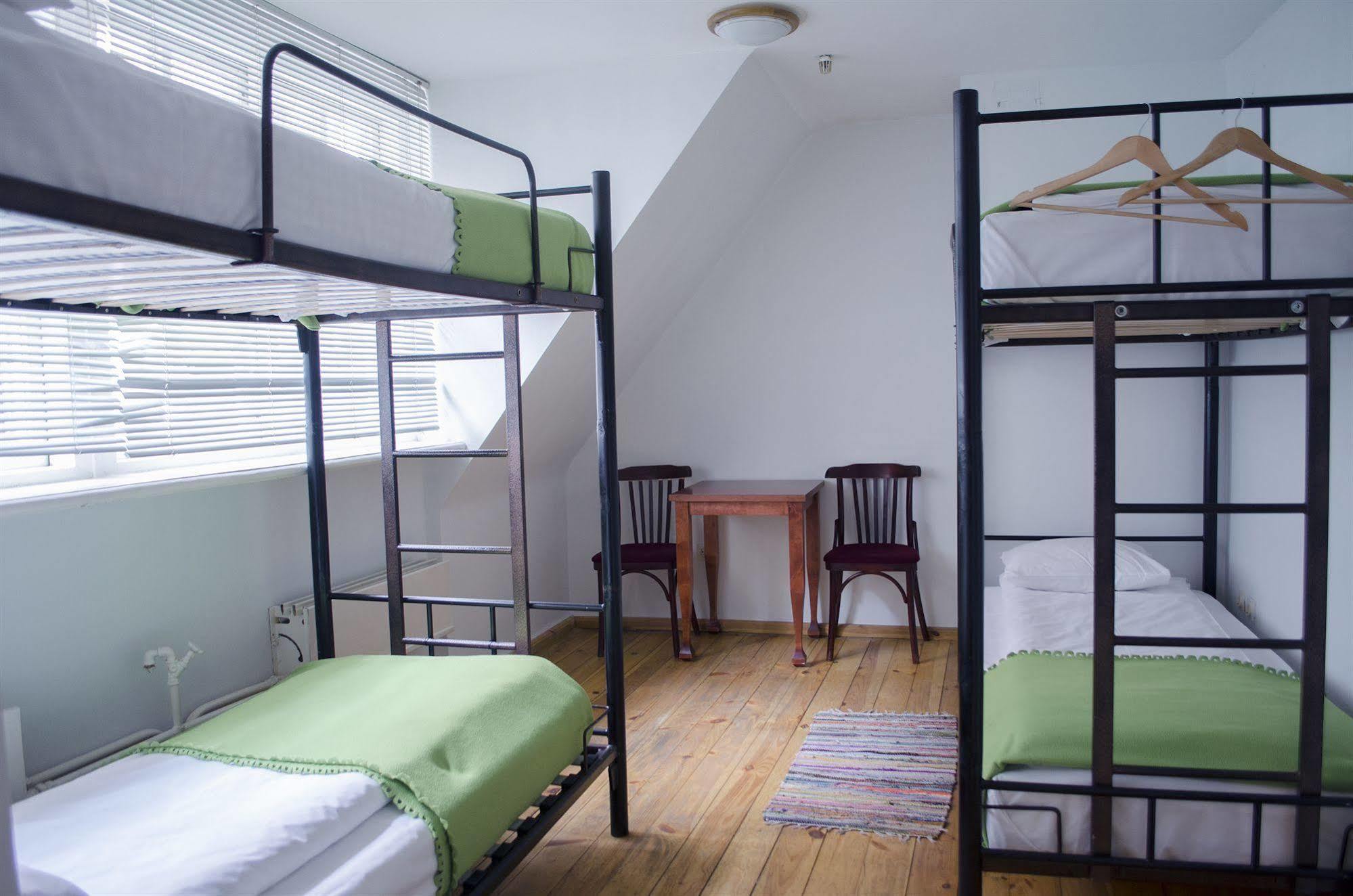 Red Nose Hostel With Self-Check In Riga Esterno foto
