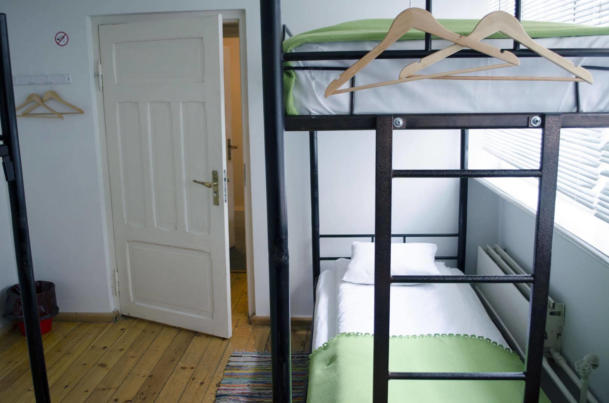 Red Nose Hostel With Self-Check In Riga Esterno foto