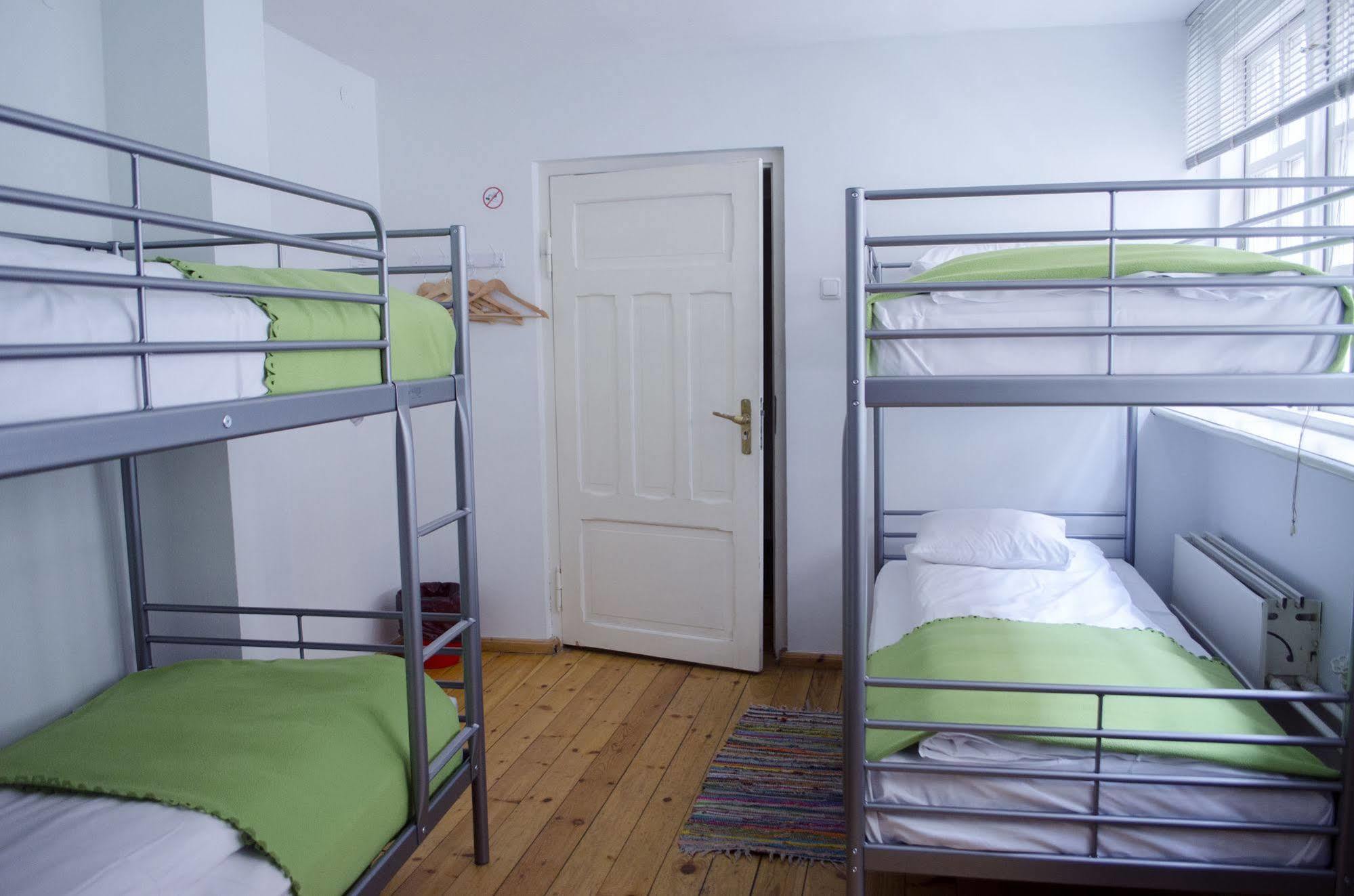Red Nose Hostel With Self-Check In Riga Esterno foto