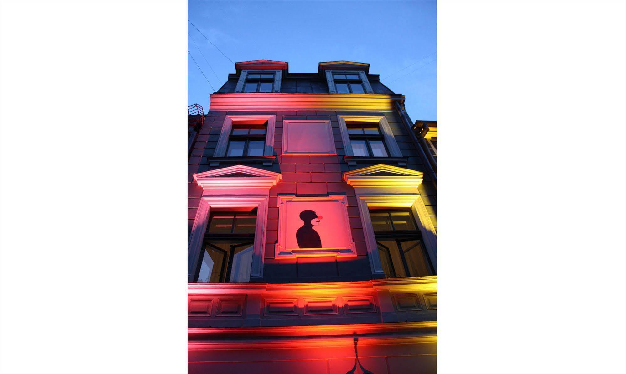 Red Nose Hostel With Self-Check In Riga Esterno foto